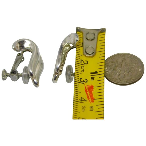 Napier Earrings Screw Back Vintage Petite Curved Shape Silver Tone Fashion - Picture 8 of 8